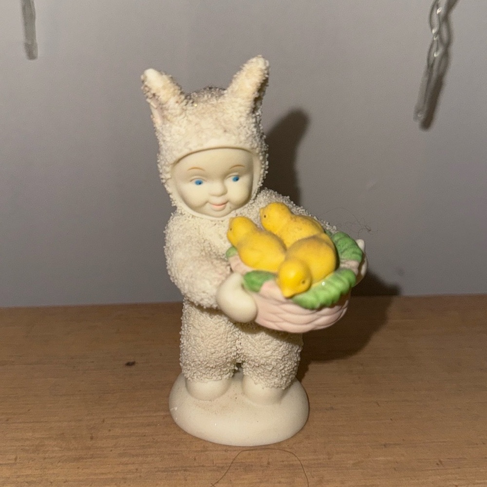 Snowbabies. “A Basket of Joy”